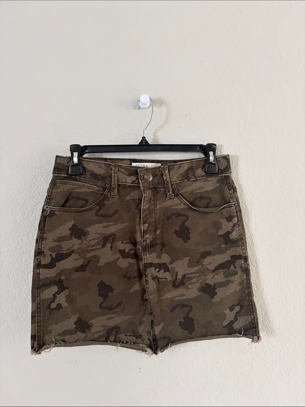 Mudd Women’s Flat Front Mini Skirt Camouflage Size 5